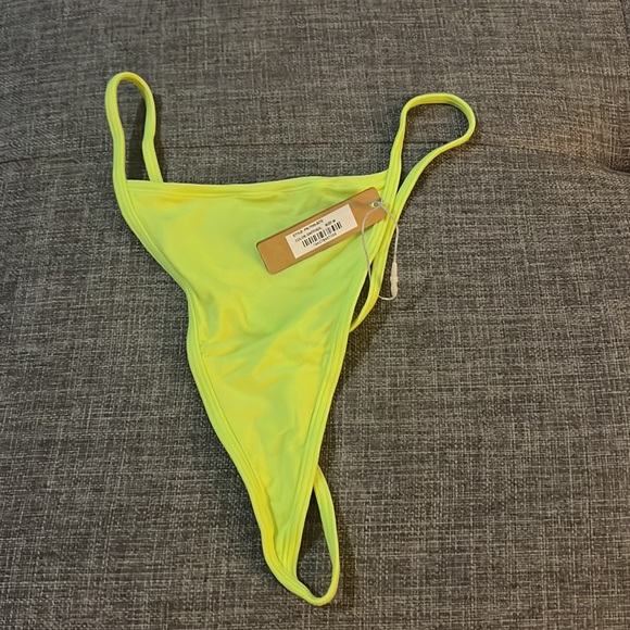 Skims Fit EveryBody T String Thong - Picture 3 of 8